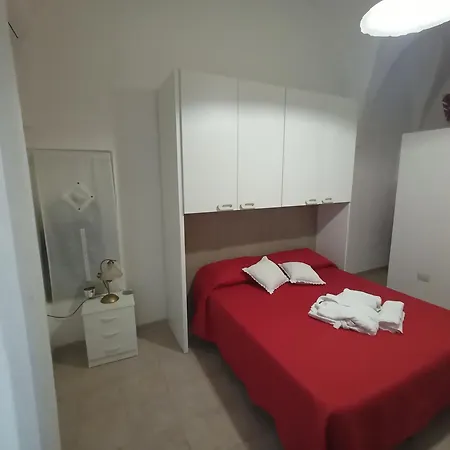 Basilica Di San Martino Monolocale Grazioso A 2 Min Dal Centro مارتينا فرانكا